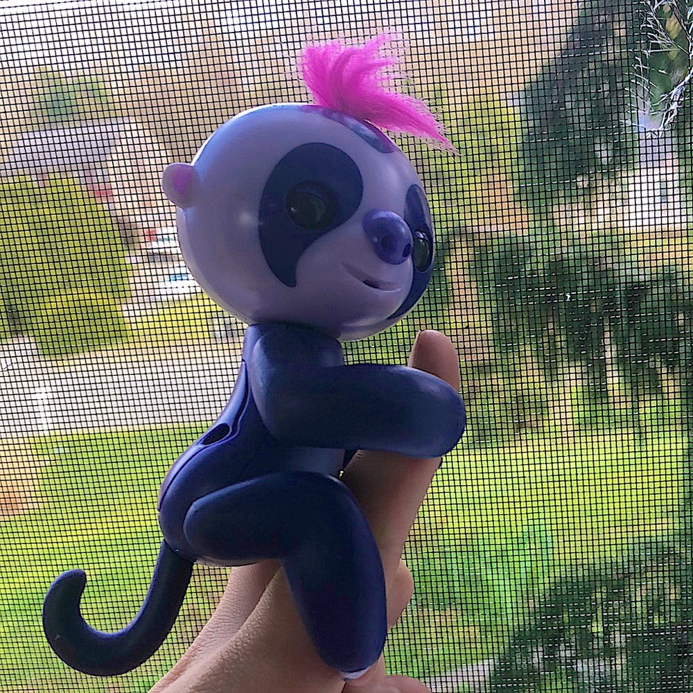 Fingerling sloth working fun toy for kids.